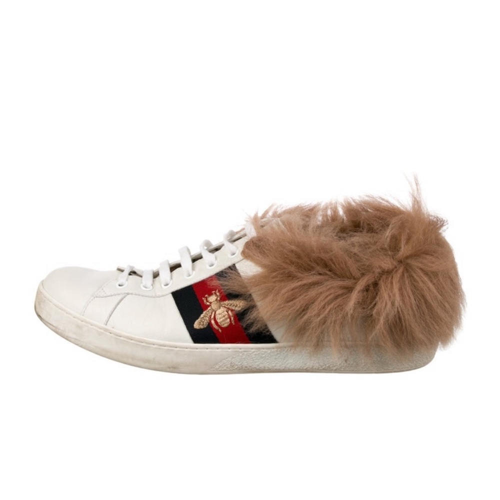 100% Authentic. I purchased from The Real Real, however, these too big for me.